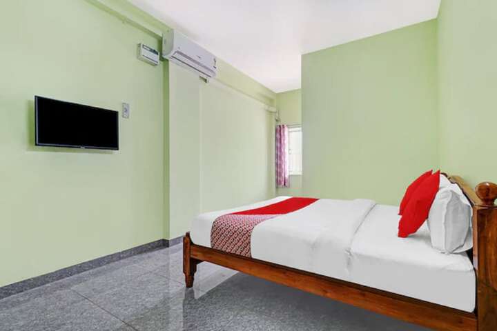 Room 6 of 8