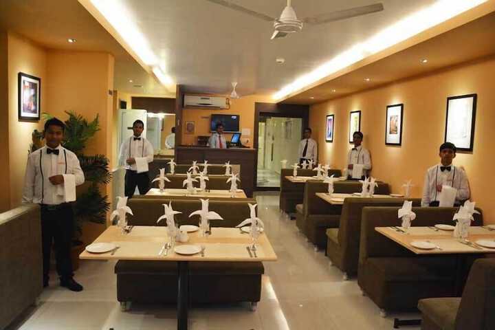Dining 62 of 73