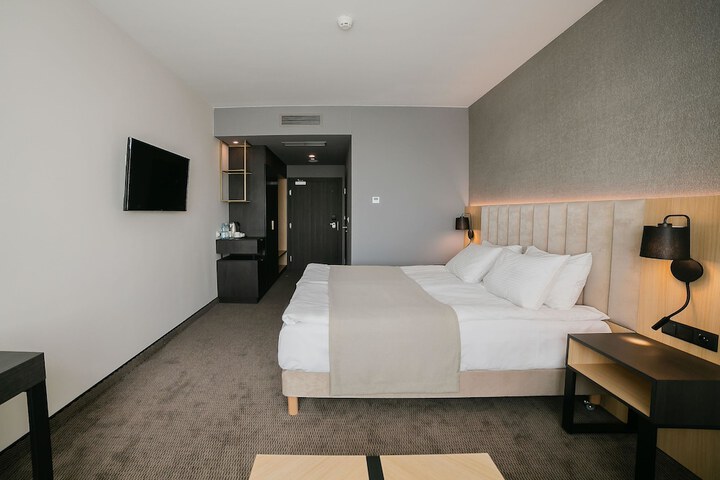 Room 9 of 35