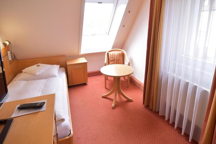 Room 35 of 69