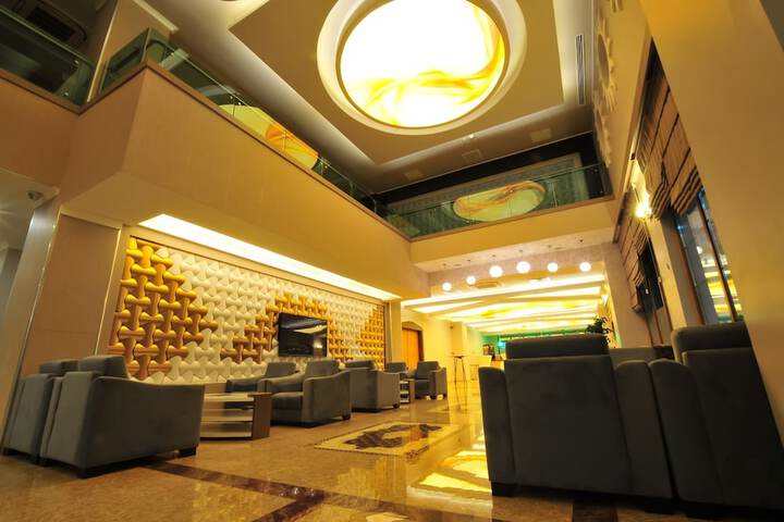 Entrance & Lobby