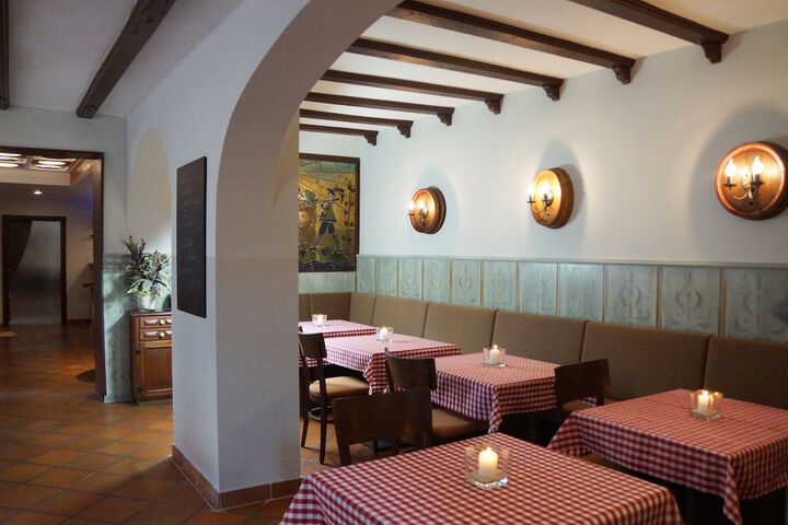 Dining 21 of 33