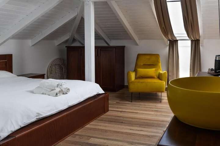 Room 5 of 47