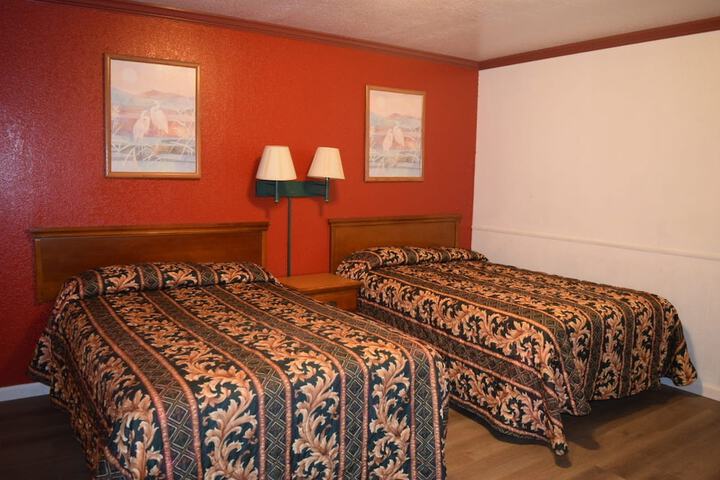 Room 4 of 8