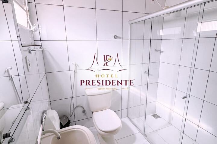 Room 9 of 16