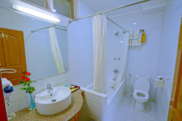 Room 83 of 153