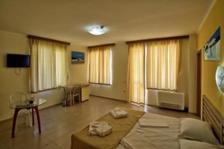 Room 11 of 25
