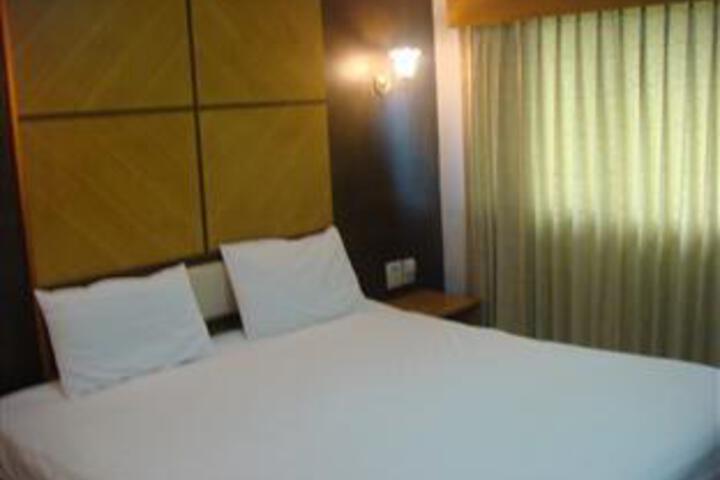 Room 2 of 5