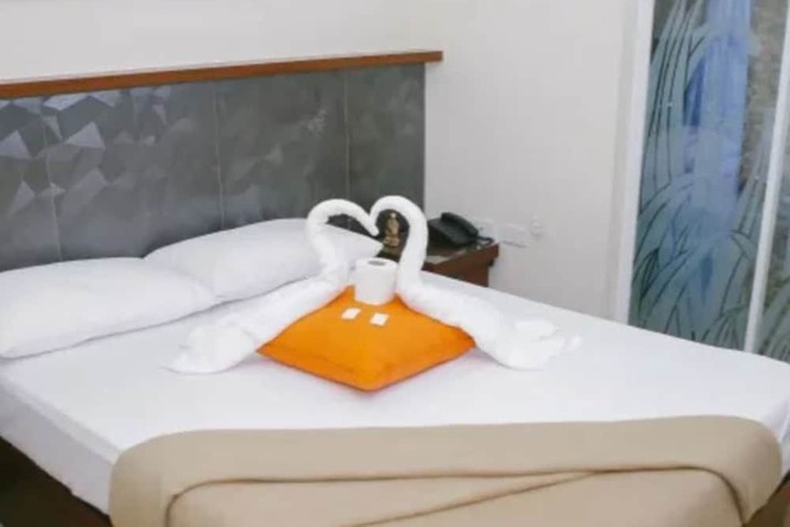 Room 4 of 19