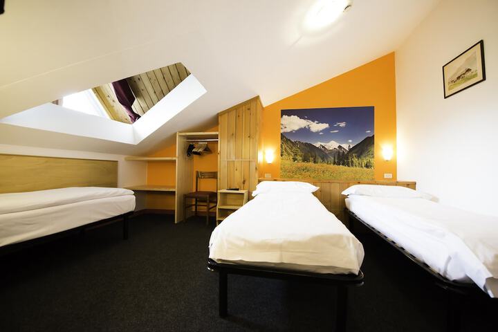 Room 42 of 112