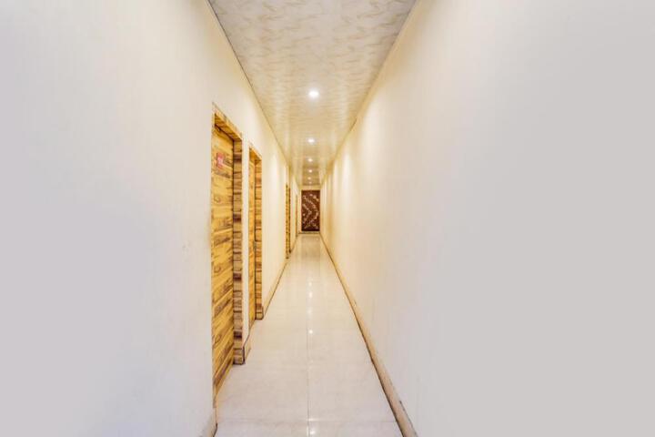 Hotel Platinum Nearest Raj Bagh Metro Station Saheed Nagar