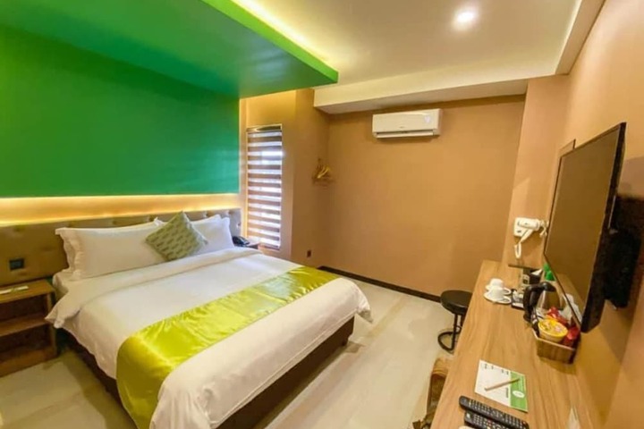 Room 8 of 31