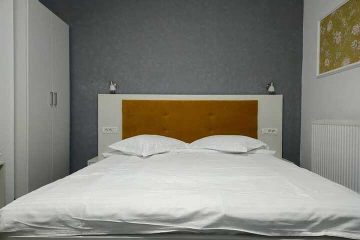 Room 3 of 34