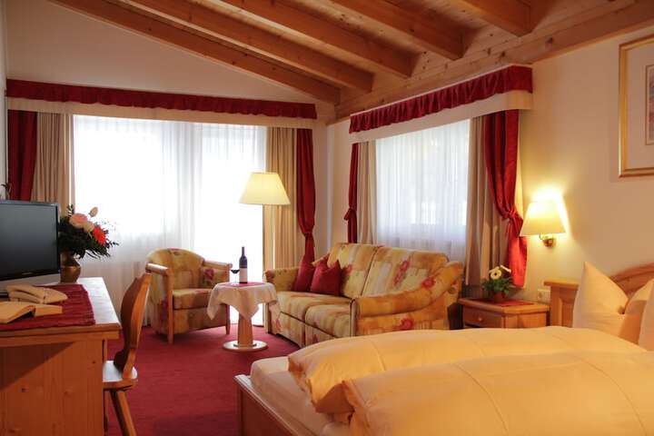 Room 4 of 12
