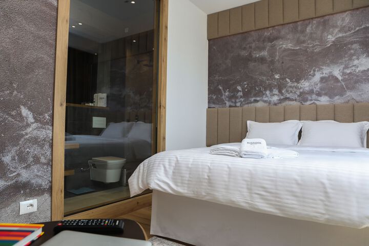 Room 10 of 17