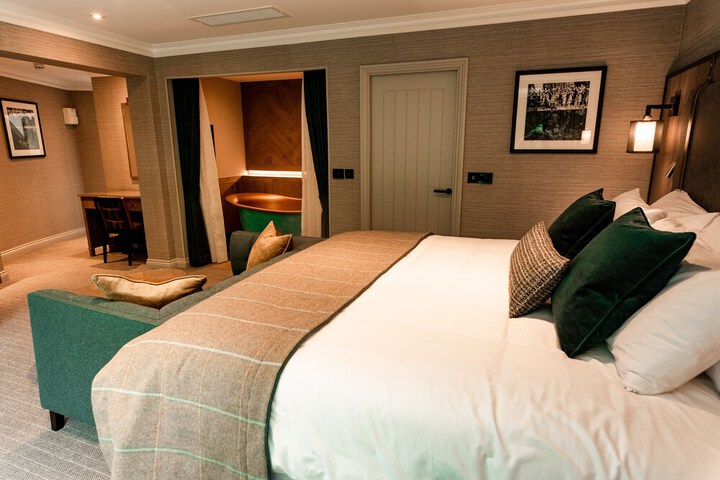 Room 15 of 38