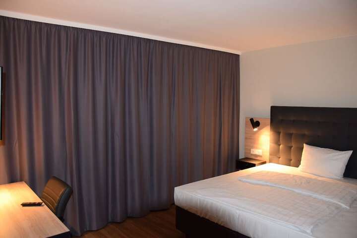 Room 4 of 11