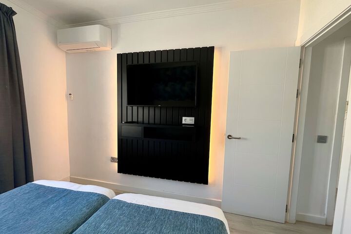 Room 12 of 40