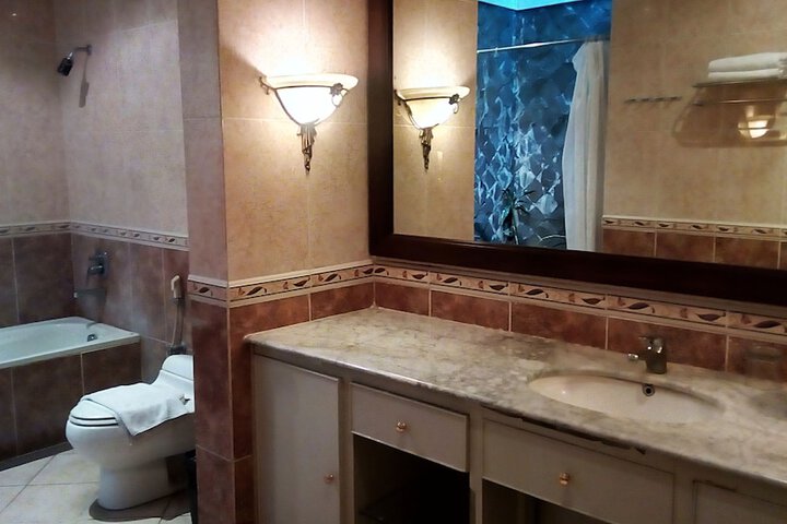Room 14 of 33