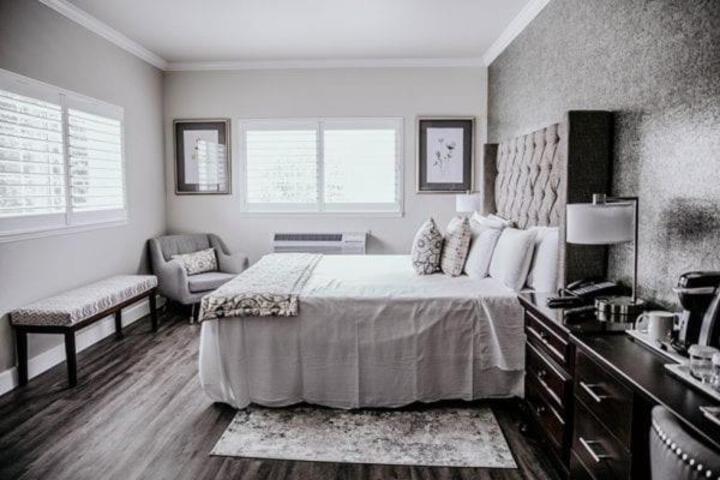 1 Queen Bed (1 of 17)