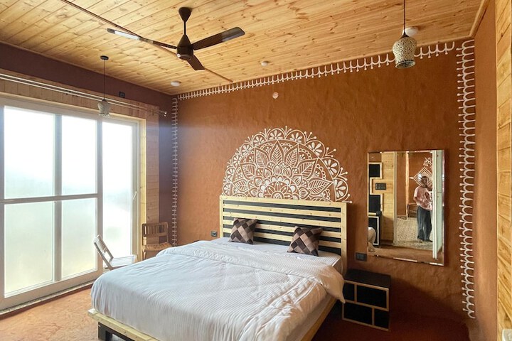 Room 5 of 102