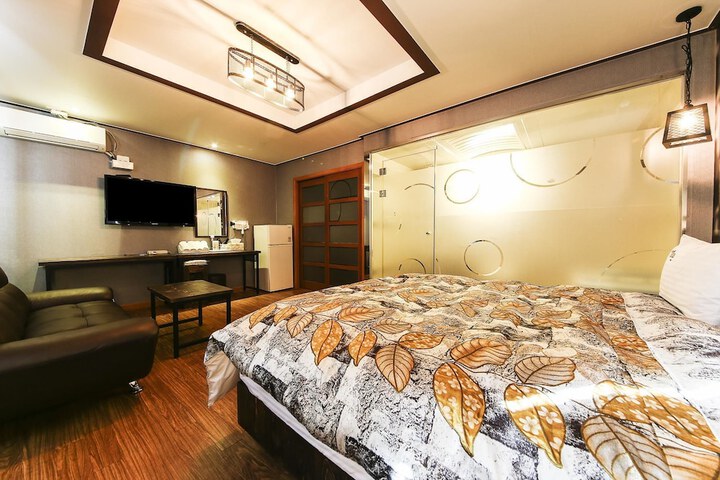 Room 12 of 49