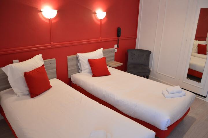 Room 17 of 33