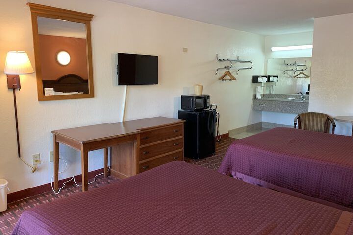 Basic 2 Double Beds (10 of 11)