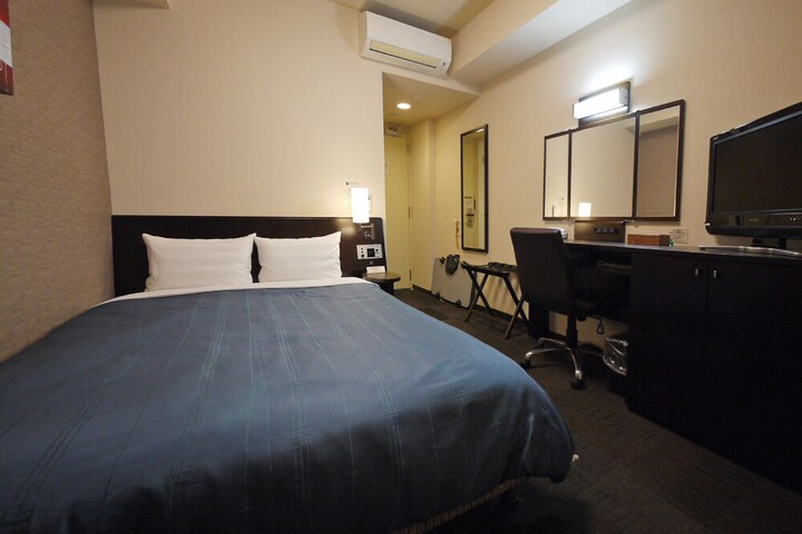 Room 6 of 31