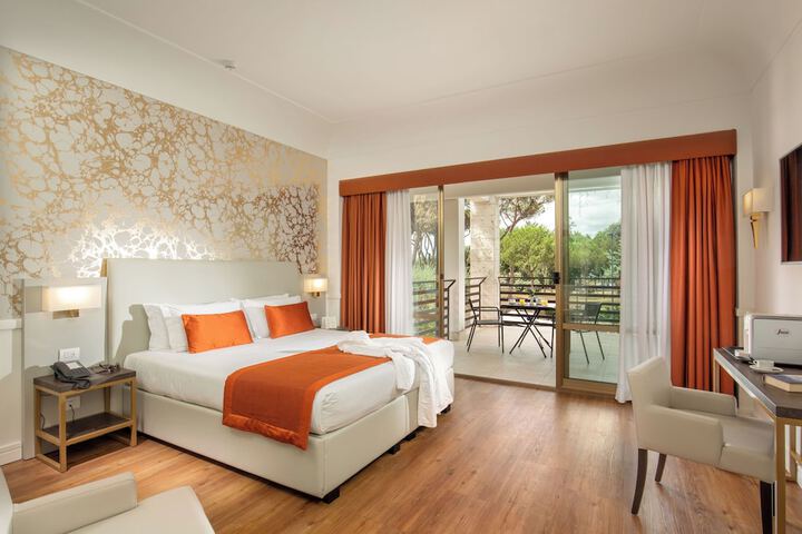 Room 14 of 80