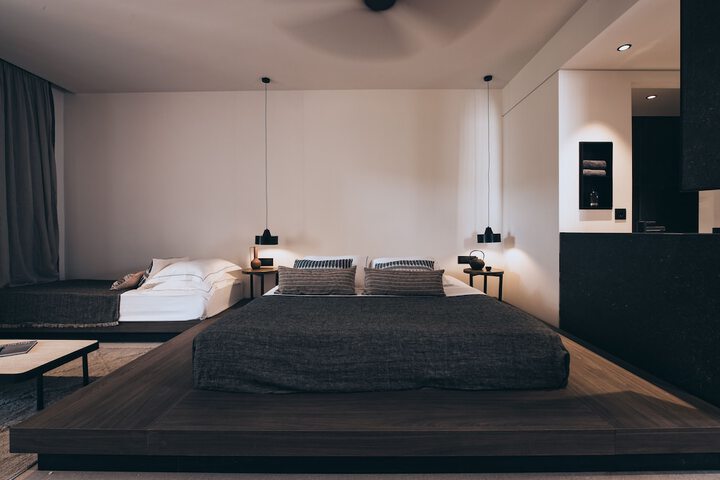 Room 7 of 48