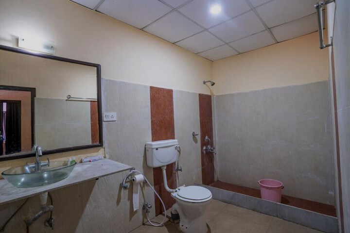 Room 12 of 32
