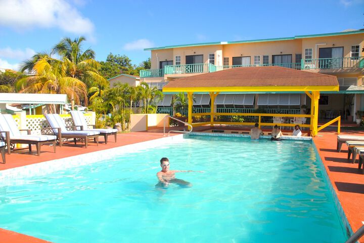 Hotel Pool