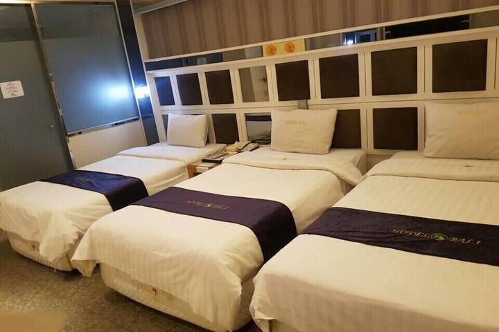 Room 12 of 40