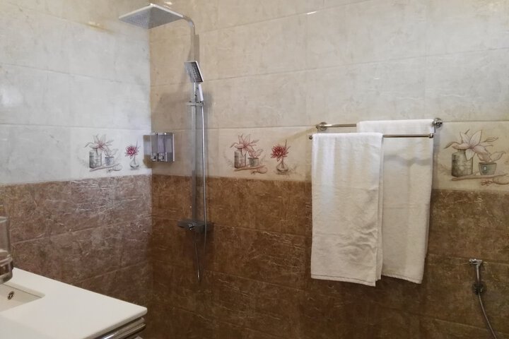 Room 8 of 12