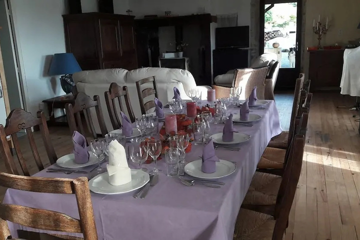 Dining 14 of 15