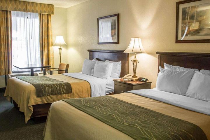 2 Double Beds Accessible (6 of 9)
