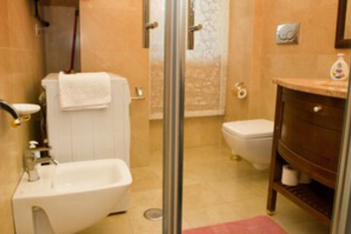 Room 8 of 25