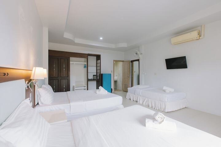 Room 35 of 157