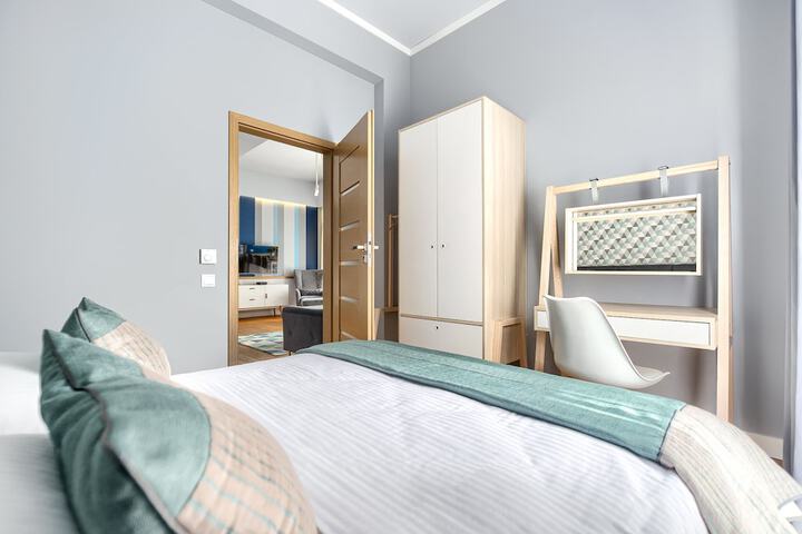 Room 43 of 272