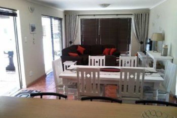 Room 5 of 10