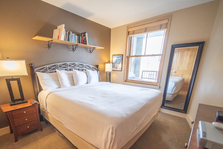 Room 5 of 40