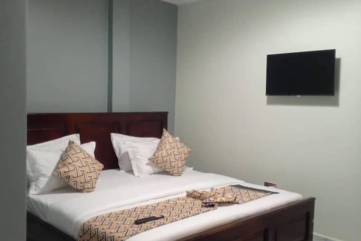 Room 8 of 13