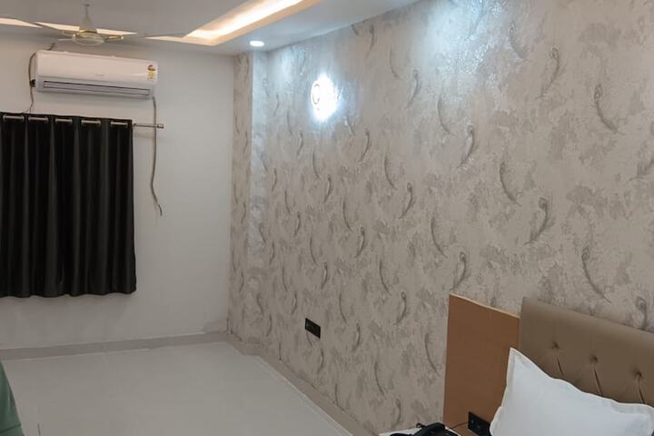 Room 11 of 42