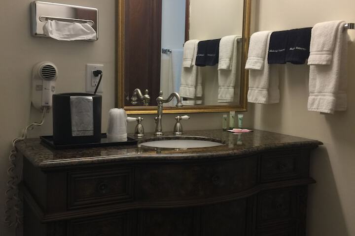 Bathroom sink