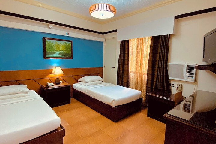 Room 9 of 28