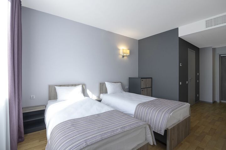 Room 4 of 44