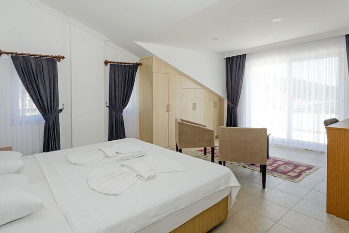 Room 8 of 38