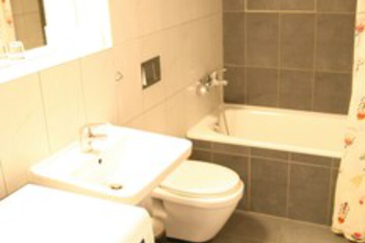 Room 37 of 275