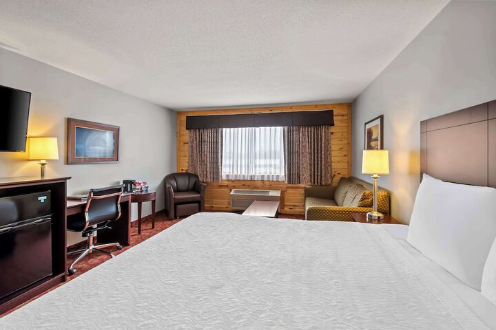 1 King Bed (1 of 15)